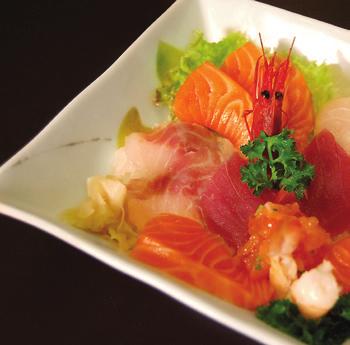 S ushi * - pesce crudo con riso (12 pezzi) 鮨 Misto (1) (2) (6) (7) (9) 13.