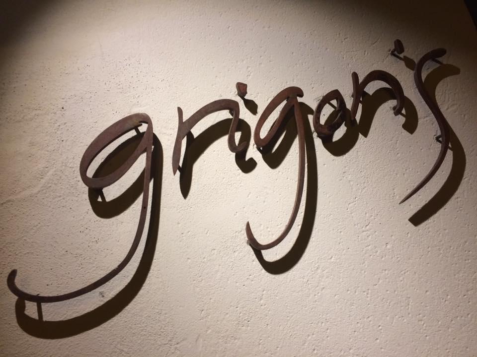 Pizzeria Grigoris, insegna PIZZERIA GRIGORIS Via Asseggiano, 147 Venezia-Mestre Tel.