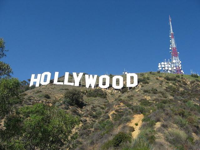 metropoli: Hollywood, Beverly Hills, Rodeo Drive e per finire il tour vi porterà alla scoperta delle belle spiagge di Santa Monica e Venice Beach. Pomeriggio a disposizione per le visite individuali.