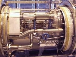 La macchina LHC in pillole - (2 x 7 TeV di protoni) Un impresa al limite delle tecnologie attuali ( ricadute) 1200 dipoli magnetici superconduttori (tenuti a T=1.