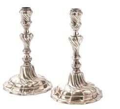 000,00 ca COUPLE OF EIGHT-LIGHTS SILVER CANDLE-HOLDERS, GOLDSMITHS D.LEONE BROTHERS, MILANO, CIRCA 1949 1.600-1.
