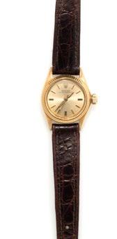 274 ROLEX OROLOGIO DA POLSO DA DONNA IN ORO GIALLO 18K Modello: Rolex Oyster Perpetual Epoca: anni 50 del XX secolo Cassa in oro giallo 18K. Movimento meccanico a carica automatica.