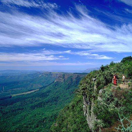 Essendo priva di barriere sul suo lato orientale, la riserva è anche aperta sul Greater Kruger National Park rendendo gli spostamenti della wildlife nella regione molto liberi.