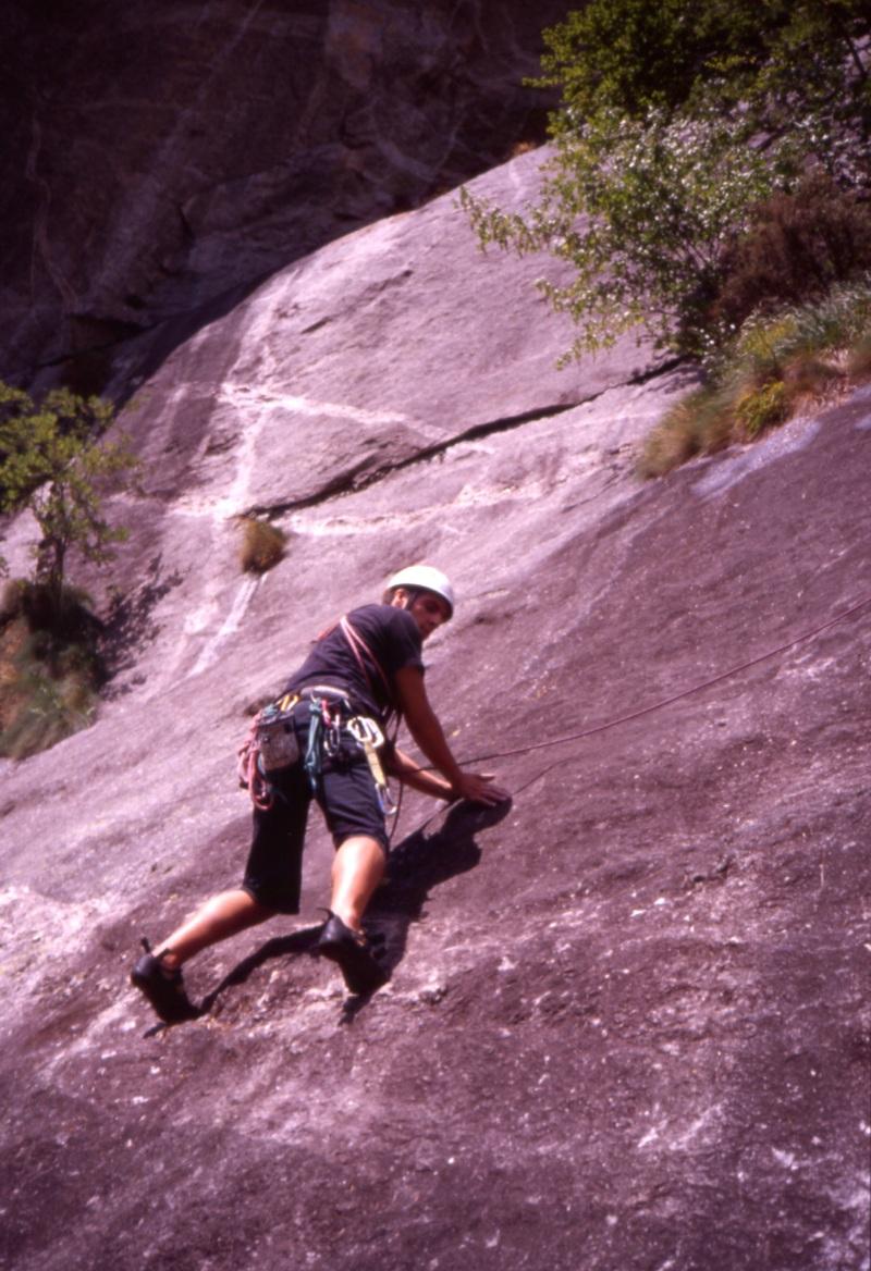 Forme del Granito LE PLACCHE alpi centrali arrampicata molto tecnica, di aderenza, su cristalli