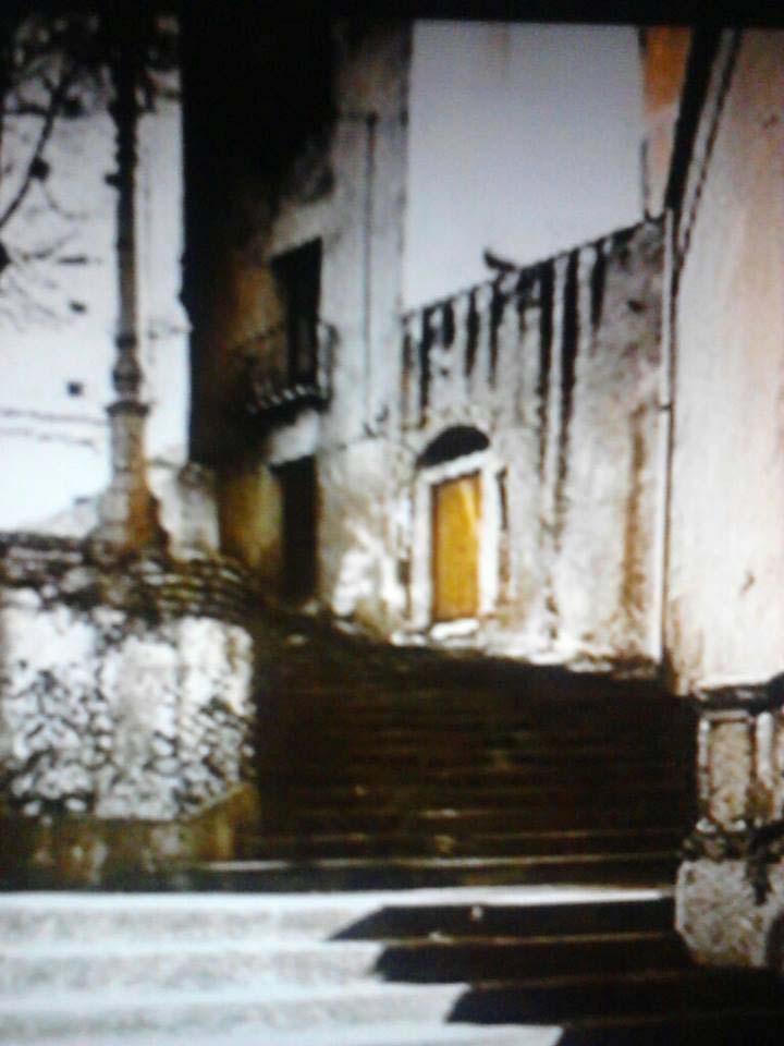 Figura 41. Belvedere Marittimo. Palazzo Sanseverino, alla fine della scalinata. Fonte: Egidio Rogati. Figura 42. Belvedere Marittimo. Il Palazzo Sanseverino visto dall'ingresso principale.