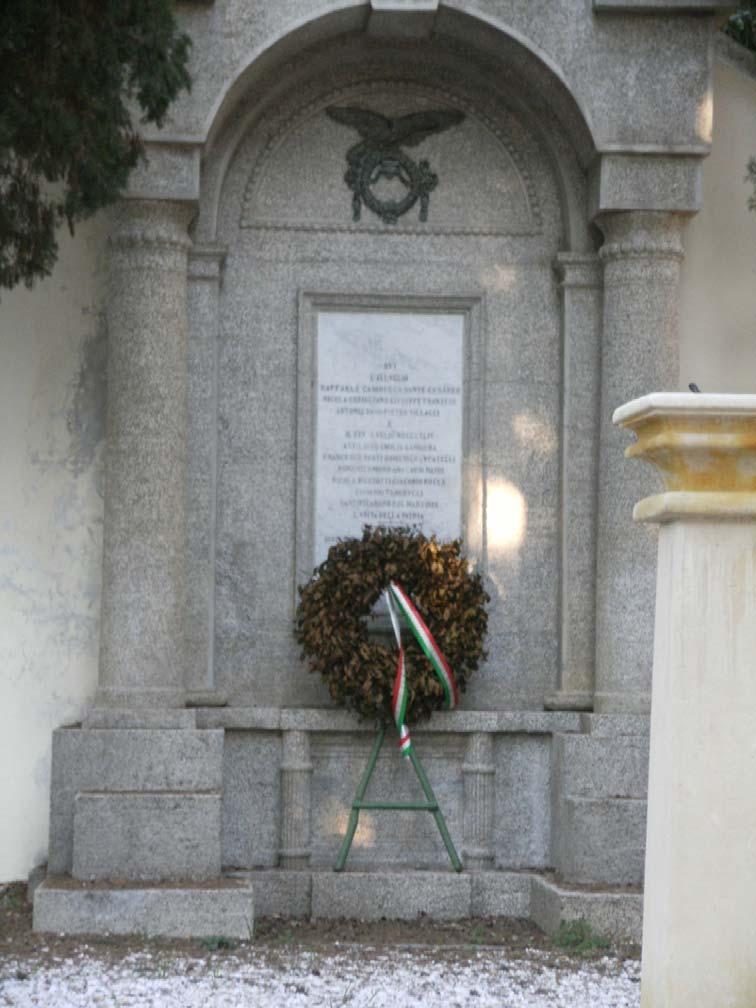 Figura 79. Lapide marmorea nel Sacrario del Vallone di Rovito, che ricorda il sacrificio dei patrioti.
