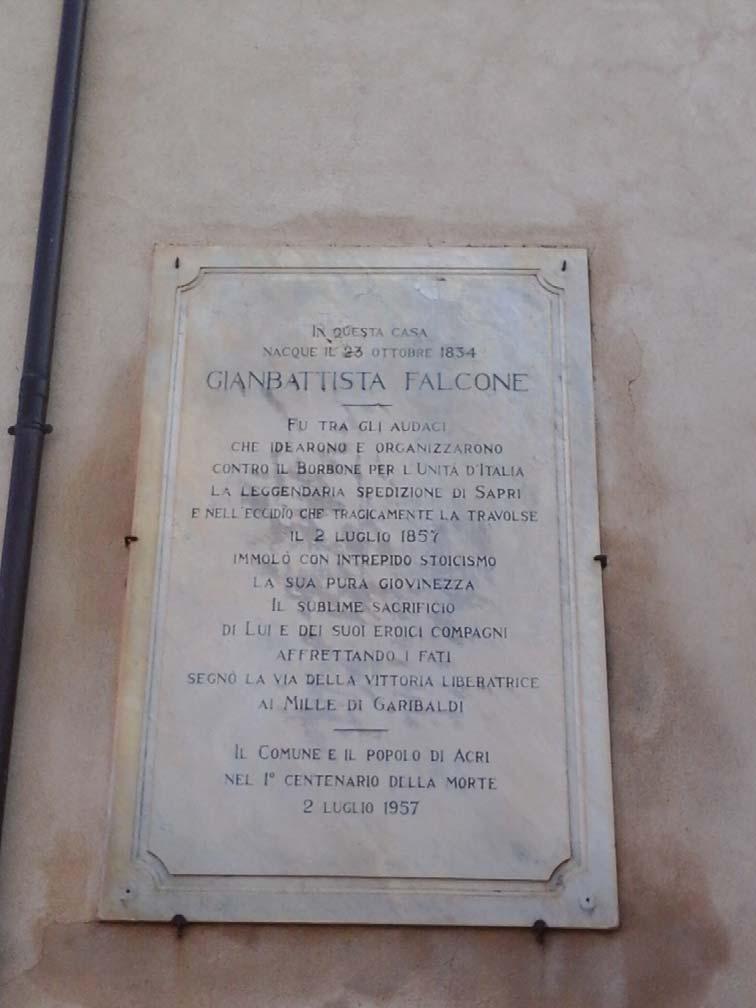 Sul Palazzo Sanseverino-Falcone è stata affissa nel 1957 la lapide marmorea commemorativa in onore di Giovan Battista Falcone. Figura 19. Lapide commemorativa in onore di Giovan Battista Falcone.