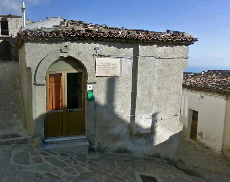 Riportiamo le immagini di casa Nciccariell dove è stata affissa la lapide dedicata a Francesco Gatto fu