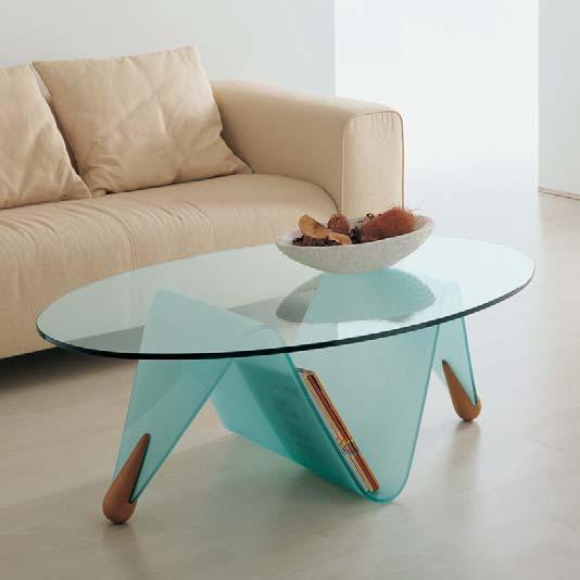 Modello EMME Tavolino da salotto con base ad EMME in cristallo curvato da 10mm sabbiato, puntali in legno.