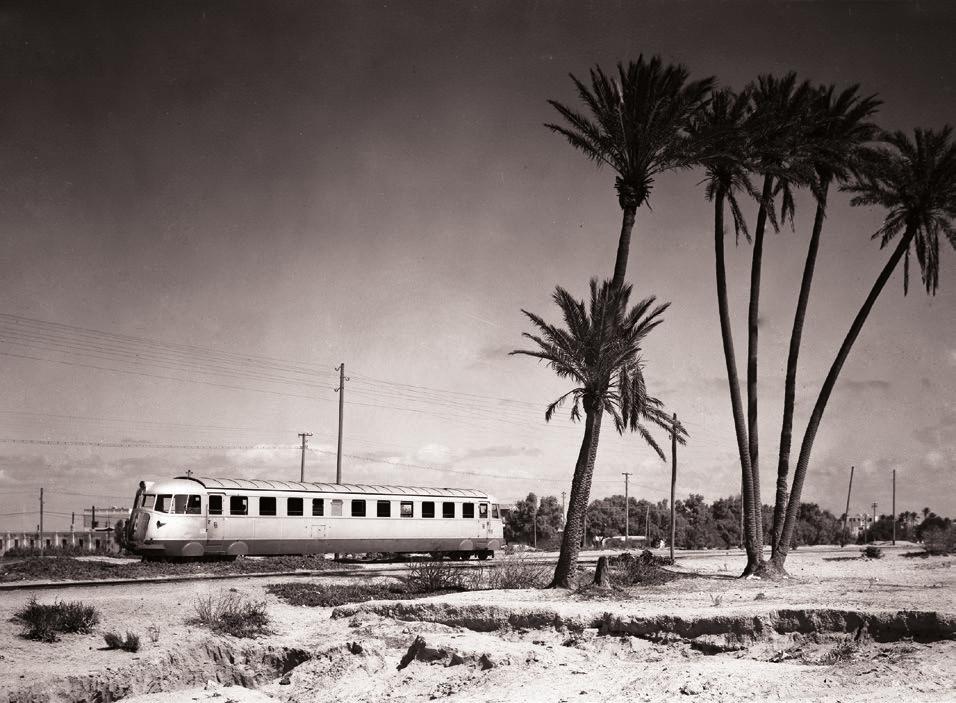 Storia La Littorina in Russia 28 il giorno 23 con a bordo la Commissione sovietica, alcuni generali e una settantina di allievi del Politecnico ferroviario di Mosca.