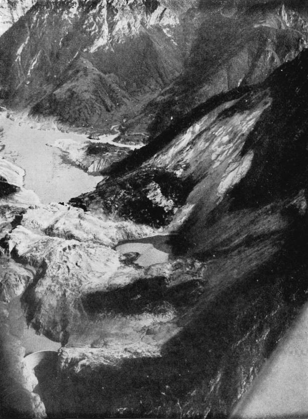 La frana del Vajont e uno degli eventi franosi piu studiati al mondo Müller, L., 1964, The rock slide in the Vaiont valley. Felsmechanik und Ingenieur-geologie, 2, 148-212. Rossi, D., and Semenza, E.