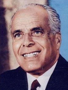 Habib Bourguiba - Nato nel 1903; studia legge in Francia e torna in Tunisia nel 1932 - Nel 1934 fonda il partito del Neo Destour. A causa della sua militanza passa 11 anni in prigione.