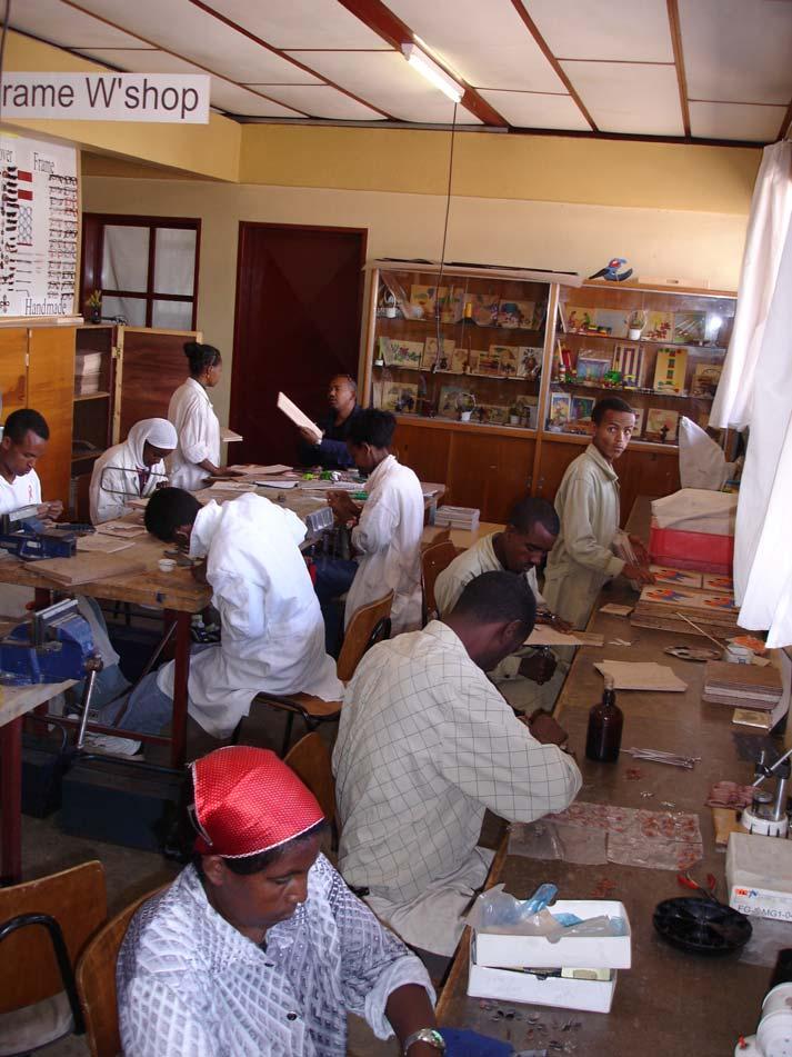 Tutti i prodotti passano attraverso un accurato controllo di qualità e vengono venduti nel negozio del Misrach Center in centro ad Addis Abeba, che 24 anni fa fu la loro