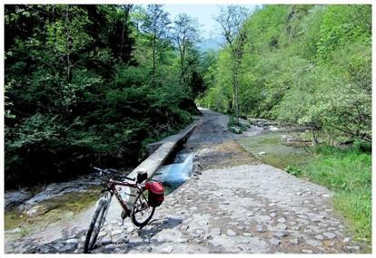 Negli ambiti fluviali Le indicazioni contenute nel Manuale tecnico Regione Toscana per piste ciclabili in ambito fluviale