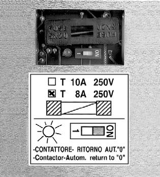 In posizione ON il LED posto a fianco del selettore è acceso. 1 = Logica ad impulso; durata minima del comando 150 ms.