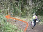 base della cascata (conviene lasciare le bici per evitare di spingerle in salita) Km 17,8-135 mslm Arrivati ad un