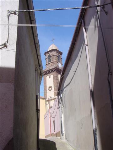 Chiaramonti: chiesa di San Matteo (1884) di Claudio Coda Nell'Anglona, ricordo sia l'unico esempio che abbia la cupola rivestita in mattonelle maiolicate.