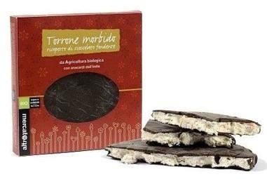 Torrone morbido - Bio ricoperto di cioccolato fondente Codice: 684 Peso: 120 g Prezzo consigliato al pubblico (IVA 10% inclusa) Minimo: 4,20 Massimo: 5,05 Confezione: 12 pz Settore: S4 % ingredienti