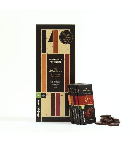 Esperienza Fondente - Bio cioccolato Mascao in 5 gusti Codice: 939 Peso: 480 g Prezzo consigliato al pubblico (IVA 10% inclusa) Minimo: 13,50 Massimo: 16,20 Confezione: 8 pz Settore: S3 % ingredienti