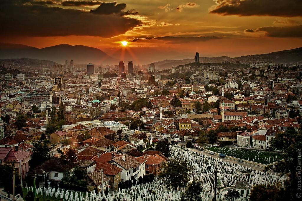 ViaggiEmiraggi BOSNIA ERZEGOVINA: Prijedor, Sarajevo e Mostar Un centinaio di anni dopo la sua fondazione, la città ha raccolto uomini di tutte le religioni monoteistiche e delle culture da esse