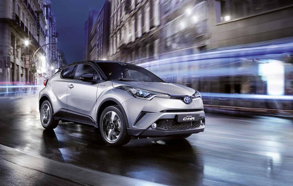 TOYOTA C-HR SEMBRA MUOVERSI ANCHE QUANDO È FERMO.