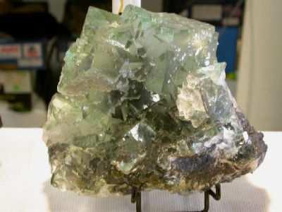 ...esposizioni A livello internazionale era presente un buon assortimento di minerali rari quali ad es. tsumebite, iranite, congolite.