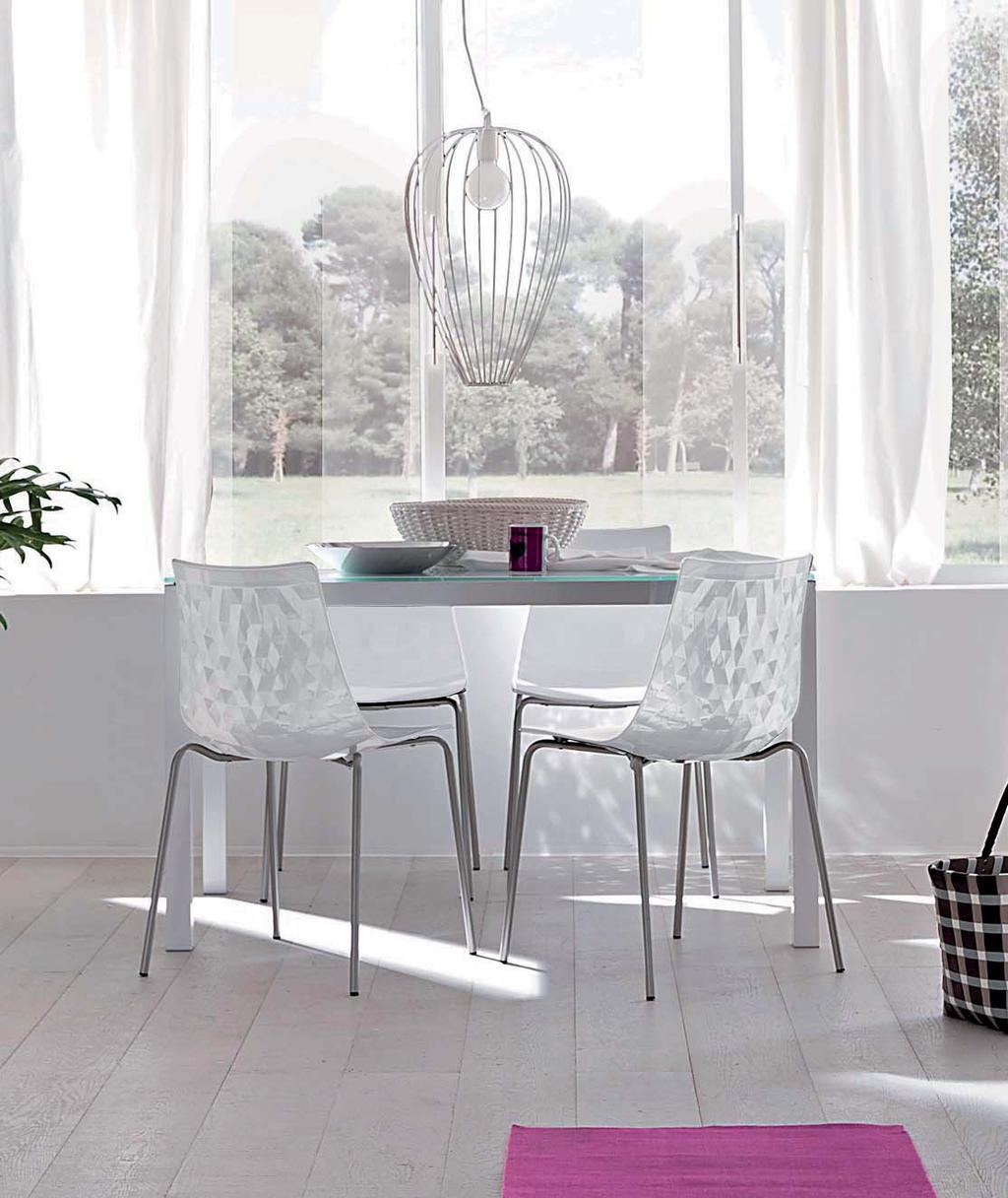 TAVOLI E SEDIE TABLES AND CHAIRS