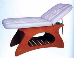 Optional: Gruppo braccioli. Gruppo ruote FISIO BED Professional couch for physiokinesitherapy treatments. Painted metal structure.