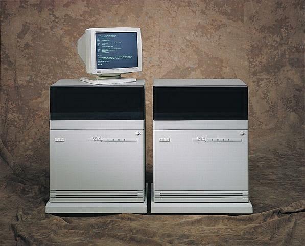 Minicomputer 1965 Digital PDP 8 'economico' Decine di terminali Decine di milioni di byte di