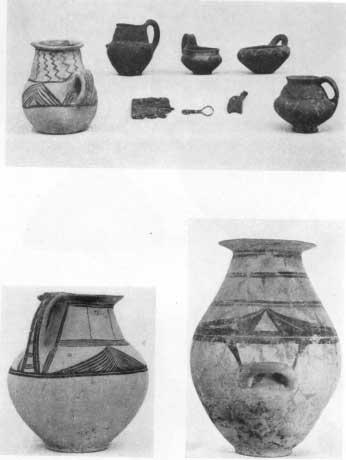 1-2. Vasi con decorazione «a tenda» dalla necropoli di Sala Consilina (Museo di Padula). 3.