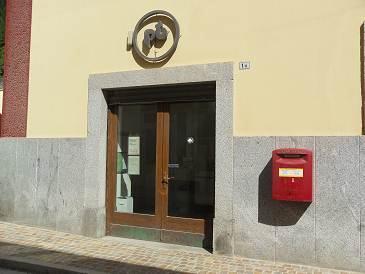 L unico ostacolo lo si trova nel portone d entrata del municipio, che