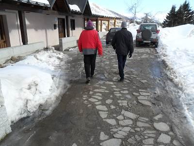 piuttosto dissestata a causa di alcune piastre in rilievo.