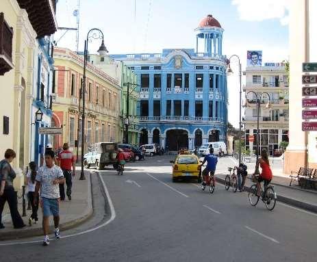 Nel tragitto breve sosta al Valle de los Ingenios, una zona che fu, nel XVII e XVIII secolo, una delle più prospere di Cuba e che conserva sempre