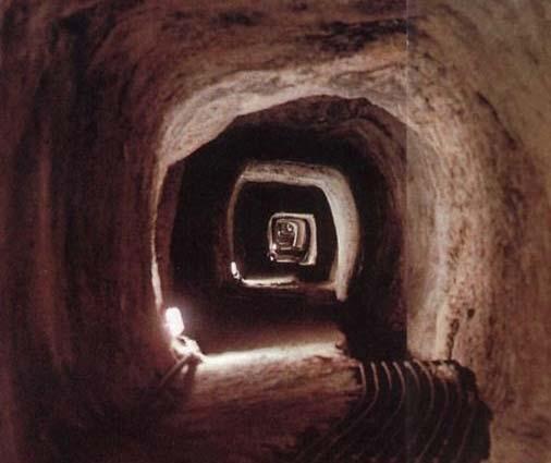 I primi acquedotti Primo acquedotto: realizzato dai Greci (Adam, 1988).