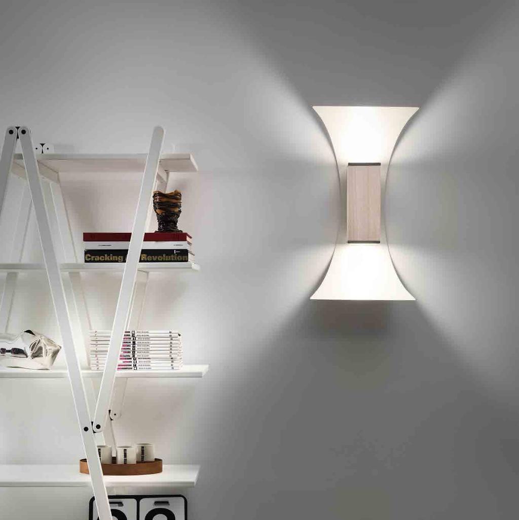 LICIA Lampada a LED da parete a diffusione. Diffusore a parabola in alluminio verniciato bianco.