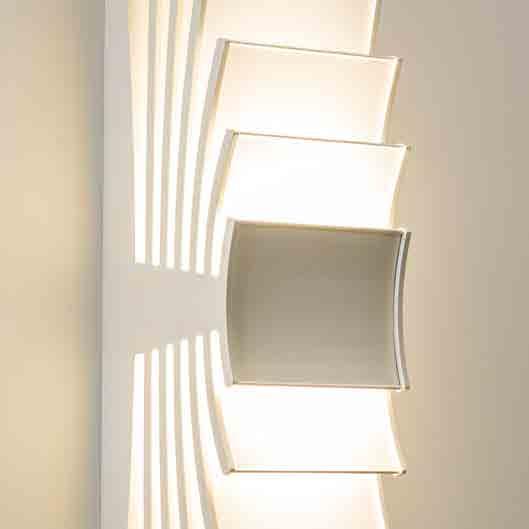 NINFEA Lampada a LED da parete a diffusione. Corpo in alluminio personalizzabile con inox in diverse finiture o verniciato in vari colori secondo palette RAL.