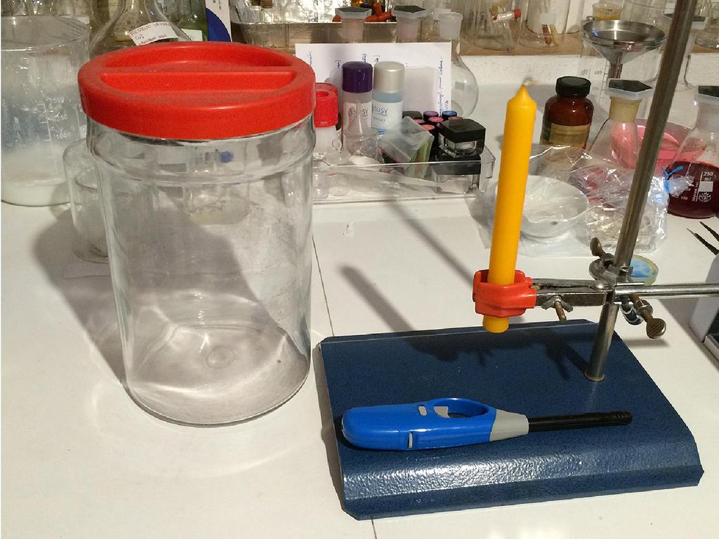 Scopo dell esperienza: In questo esperimento sarà analizzato il processo di combustione di una candela.