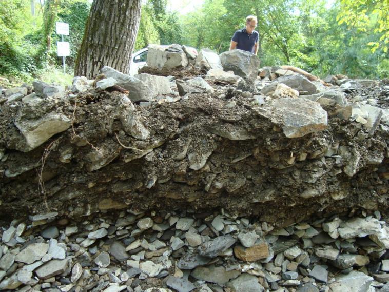 Gradazione inversa dei depositi di debris flow Parametro Velocità Densità Volume Altezza del fronte Durata Granulometria Range di valori da