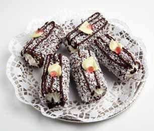 SEMILAVORATI CANNOLI ELABORATI CON CIOCCOLATO E ZUCCHERO BIANCO CANNOLO GRANDE Cod. 24213 - Pz. 58 Lungh. 95 mm - Ø 26 mm CANNOLO MEDIO Cod. 24212 - Pz. 100 Lungh.