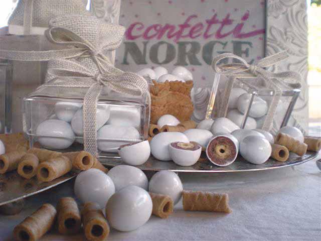 SEMILAVORATO PER CONFETTI Mini Cialde Norge per confetti L eleganza della semplicità Croccanti