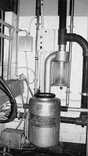 I componenti della macchina mungitrice 43 vaso terminale, recipiente sottovuoto che riceve il latte di uno o più lattodotti; estrattore, di norma una pompa centrifuga che trasporta il latte dal vaso