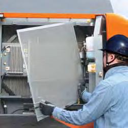 Sulla parte esterna dello ZAXIS 180, il condensatore dell aria condizionata può essere facilmente aperto per effettuare la pulizia del condensatore stesso e del radiatore.