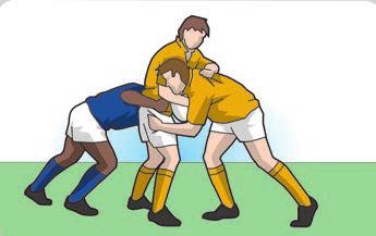 Regola 17 DEFINIZIONI Un maul inizia quando un giocatore, portatore del pallone, è trattenuto da uno o più avversari con uno o più suoi compagni di squadra legati a lui.