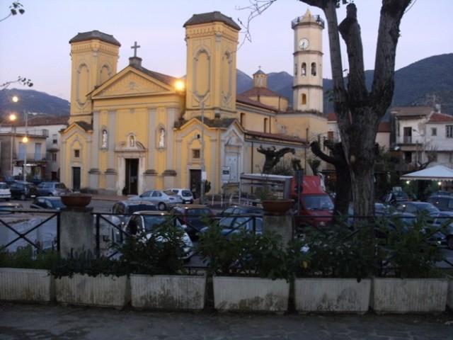 La Chiesa della Madonna Immacolata Da alcuni mesi a questa parte, Sapri è diventata meta degli appassionati della vera pizza napoletana, perché ospita nella centralissima Piazza del Plebiscito,
