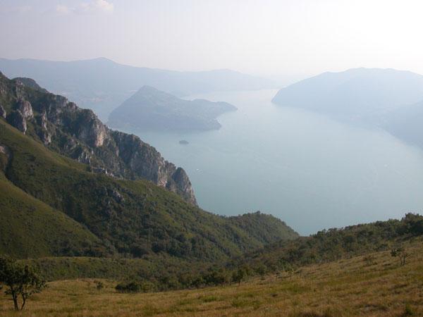 FOTO N. 12: Panorama del Lago di Iseo FOTO N. 13: Panorama a 180 del Lago di Iseo Il lago d Iseo Ë il piu nordico dei laghi alpini italiani.