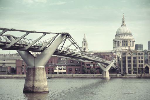 Si attraversera quindi il Tamigi, verso Southwark, fantastica zona di Londra che ospita il Tate Modern Museum (famosa galleria di Arte Moderna) ed il Shakespeare's Globe Theatre, l'originario Teatro