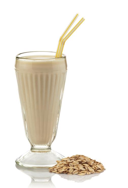 colazione in un bicchiere 175 ml di latte 125 ml di yoghurt magro 1 banana grande (tagliata in pezzi) 1 mela grande (snocciolata, tagliata in pezzi) 10 ml di germi di grano 15 ml di miele liquido 5