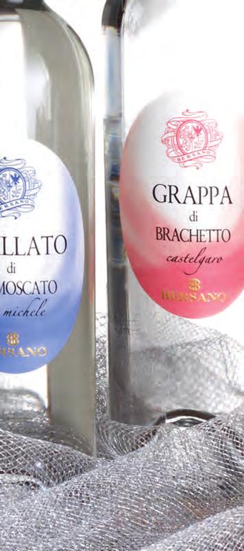Spumanti, Champagne e Distillati Confezione 9F048 Cofanetto litografato: 1 Grappa di Barbera 0,50 lt. 1 Grappa di Brachetto 0,50 lt. 1 Distillato d uva Moscato 0,50 lt.