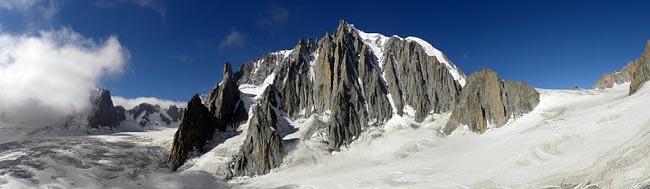 MONTE BIANCO Il Monte Bianco (m 4.810) è una montagna delle Alpi Graie, nel massiccio del Monte Bianco che è condiviso tra Italia e Francia.