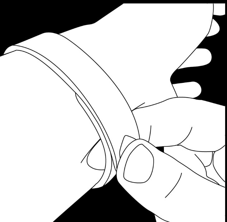 2. Allinea le estremità del braccialetto in modo che si sovrappongano e inserisci la fibbia nei due fori adatti alla misura del polso. 3.